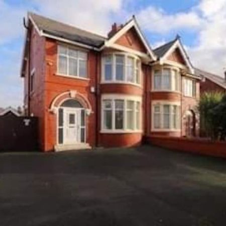 Hidden Gem W/ Parking Short Walk To Pleasure Beach Blackpool Exterior photo
