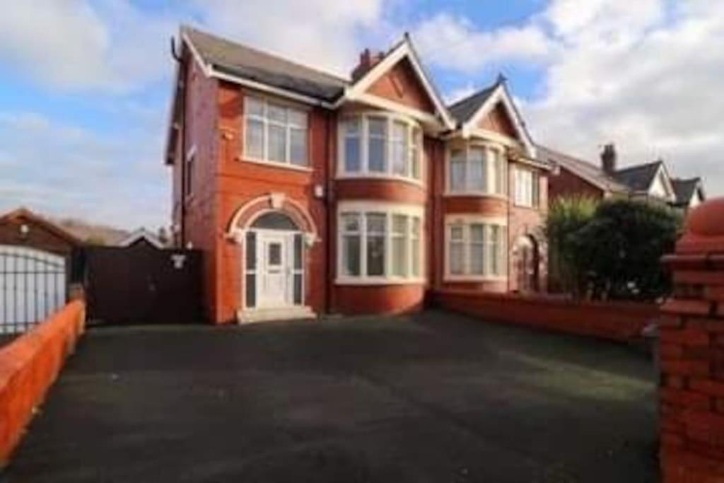 Hidden Gem W/ Parking Short Walk To Pleasure Beach Blackpool Exterior photo