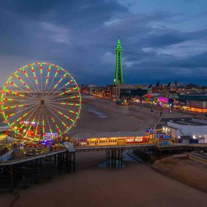 Hidden Gem W/ Parking Short Walk To Pleasure Beach Blackpool Exterior photo